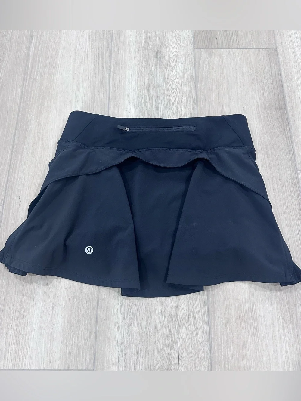 Lululemon play off the pleats skirt black size 4
